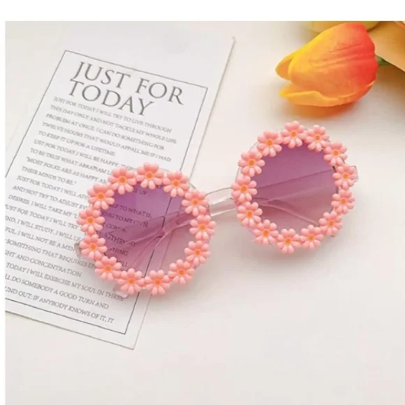 Daisy Sunglasses by Circus NY Sam Edelman - Picture 4 of 15